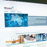 Wissen hoch N-Website auf einem Monitor